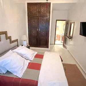 Flair's - Families Only Apartment